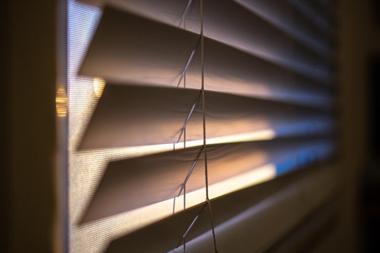 Rozwiązania dla nietypowych kształtów okien w twoim domu